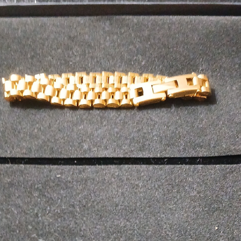 ‼️SOLD‼️Gold Stainless Steel Waffle Bracelet.